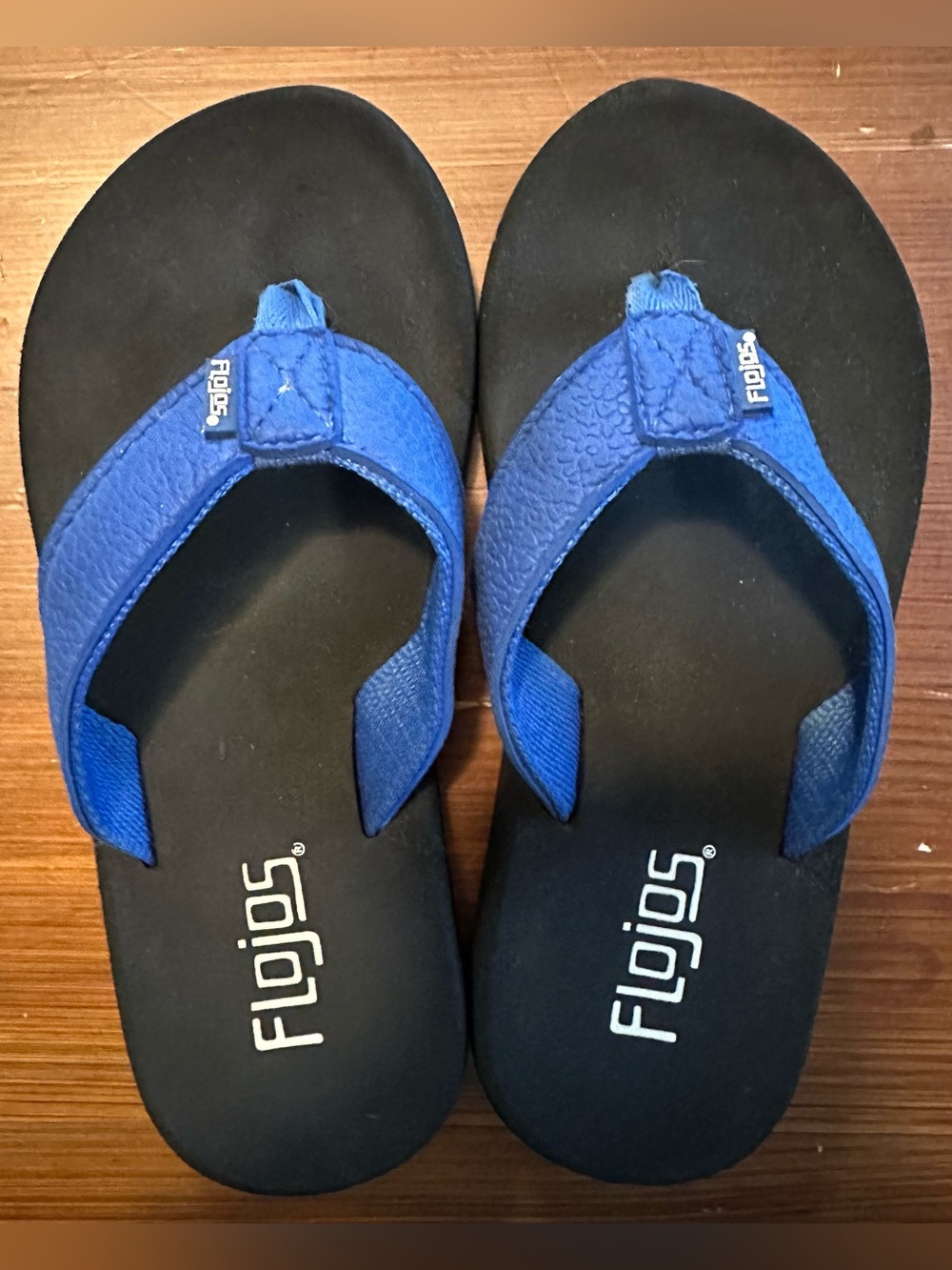 Flojos boys black/blue flip flops size unknown-see pic, barely worn $8 firm
